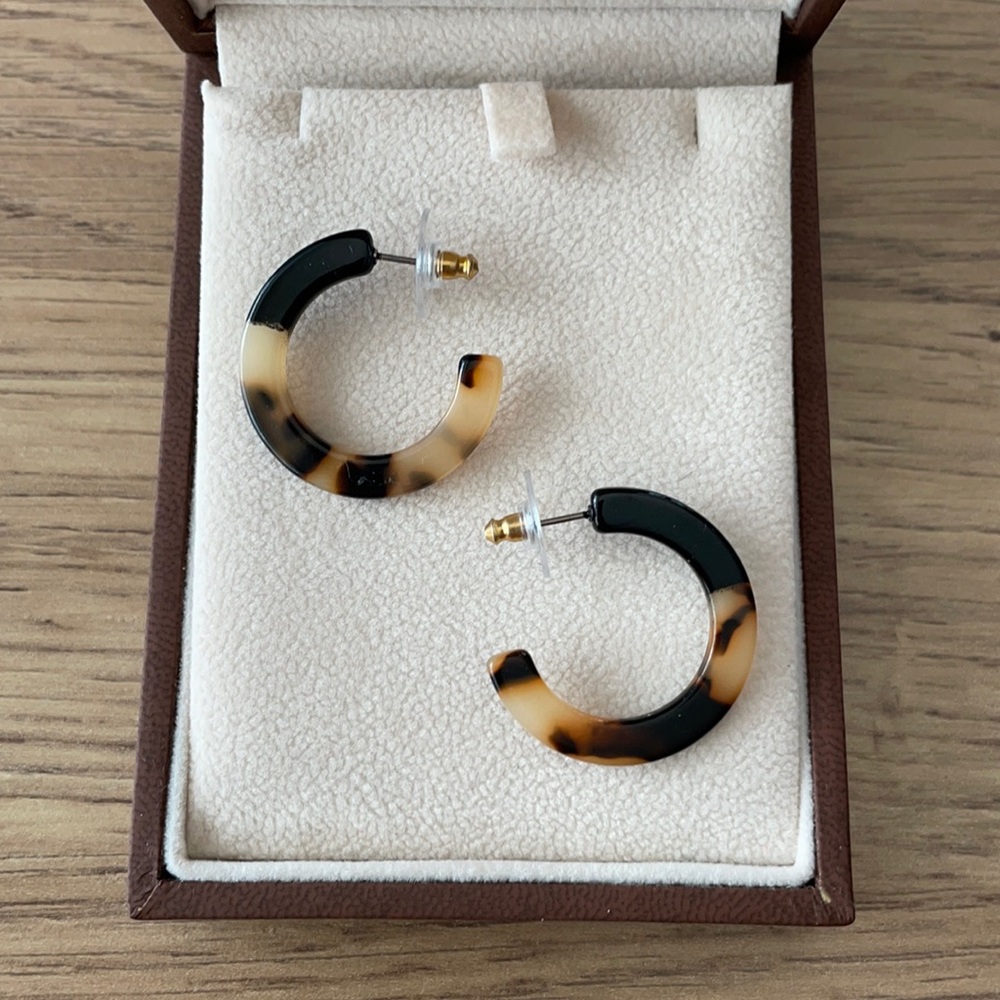 Tortoise Shell Resin Hoop Earrings